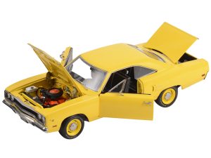 1970 Plymouth Road Runner Lemon Twist Yellow Limited Edition to 732 pieces Worldwide 1/18 Diecast Model Car by GMP
