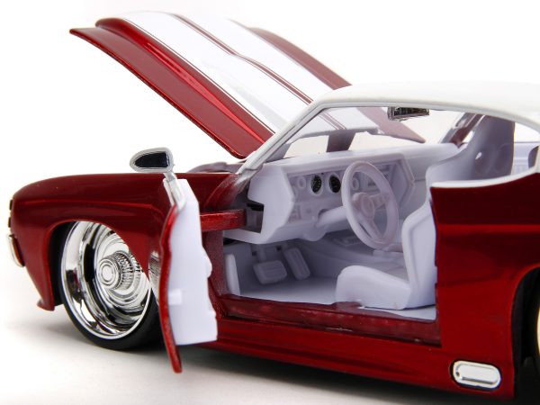 1971 Chevrolet Chevelle SS Candy Red with White Top White Stripes and White Interior "Bigtime Muscle" Series 1/24 Diecast Model Car by Jada - Image 3