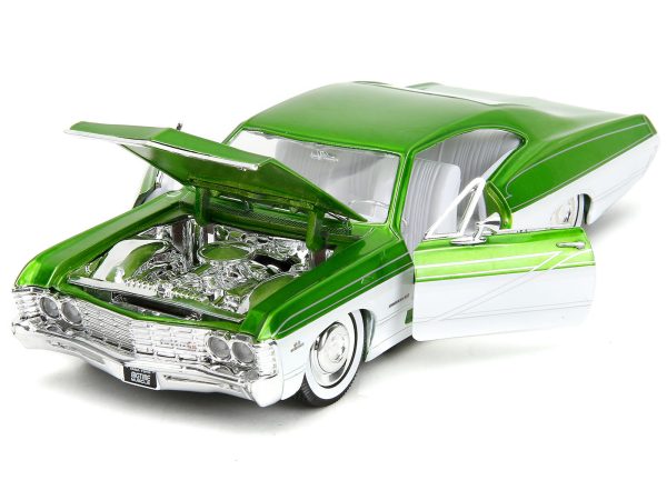 1967 Chevrolet Impala SS Green Metallic and White with White Interior "Bigtime Muscle" Series 1/24 Diecast Model Car by Jada - Image 4