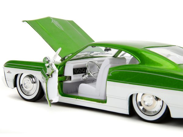 1967 Chevrolet Impala SS Green Metallic and White with White Interior "Bigtime Muscle" Series 1/24 Diecast Model Car by Jada - Image 2