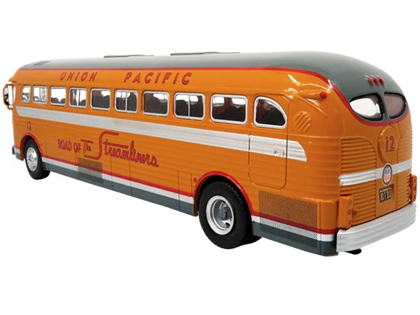1948 GM PD-4151 Silversides Coach Bus "Union Pacific: Road of the Steamliners" "Vintage Bus & Motorcoach Collection" 1/43 Diecast Model by Iconic Replicas - Image 3