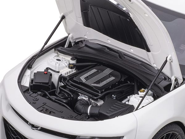 Chevrolet Camaro ZL1 Summit White 1/18 Model Car by Autoart - Image 2