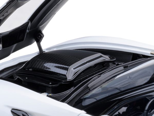 2019 Chevrolet Corvette C7 ZR1 Arctic White with Carbon Top 1/18 Model Car by Autoart - Image 5