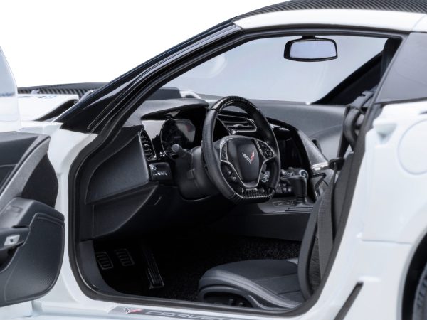 2019 Chevrolet Corvette C7 ZR1 Arctic White with Carbon Top 1/18 Model Car by Autoart - Image 2