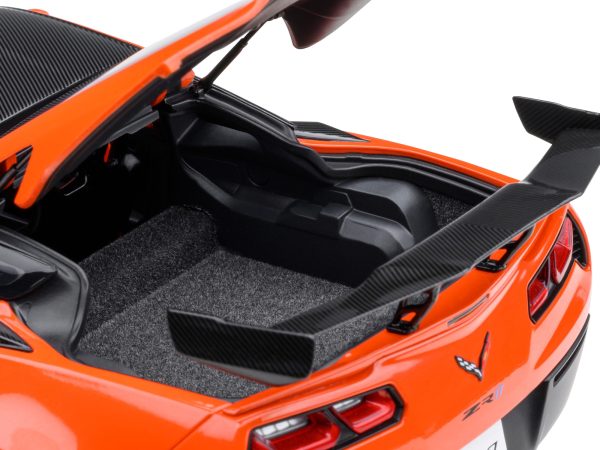 2019 Chevrolet Corvette C7 ZR1 Sebring Orange Tintcoat with Carbon Top 1/18 Model Car by Autoart - Image 3