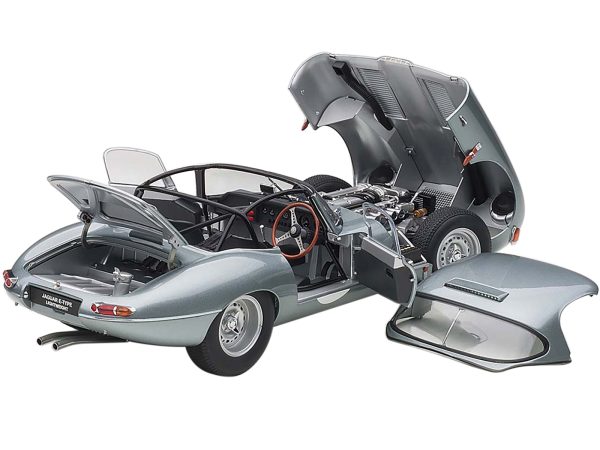Jaguar Lightweight E Type Roadster RHD (Right Hand Drive) Dark Silver 1/18 Model Car by Autoart - Image 2