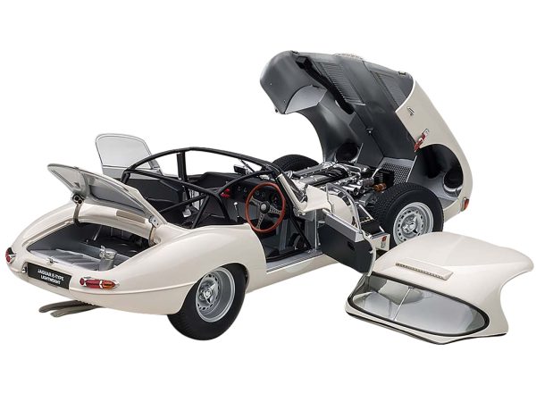 Jaguar Lightweight E Type Roadster RHD (Right Hand Drive) White 1/18 Model Car by Autoart - Image 2