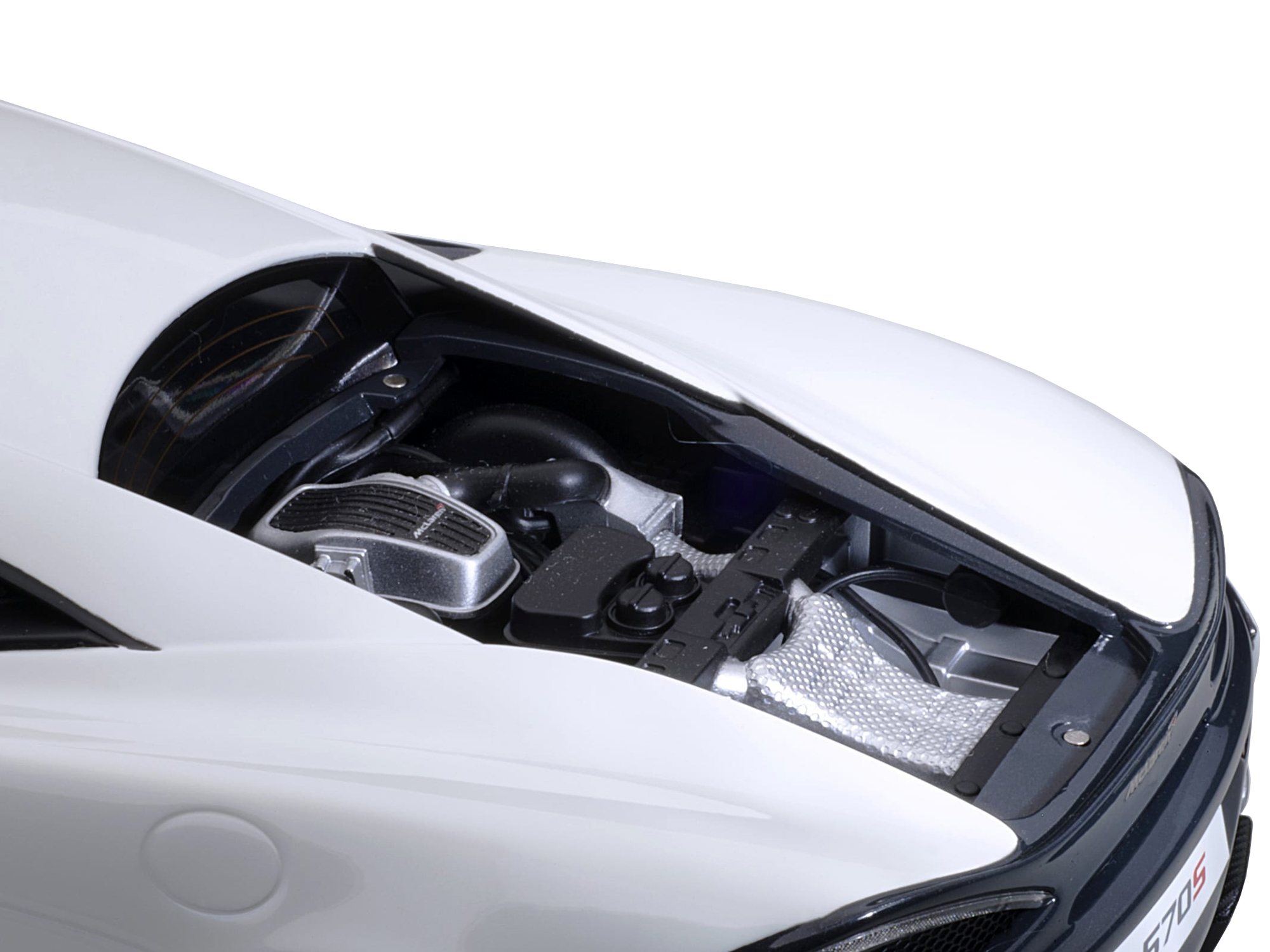 Mclaren 570S White with Black Wheels 1/18 Model Car by Autoart - Image 2
