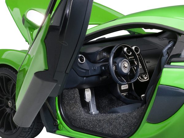 Mclaren 570S Mantis Green with Black Wheels 1/18 Model Car by Autoart - Image 4