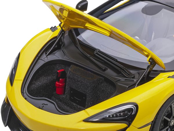 Mclaren 600LT Sicilian Yellow and Carbon 1/18 Model Car by Autoart - Image 4
