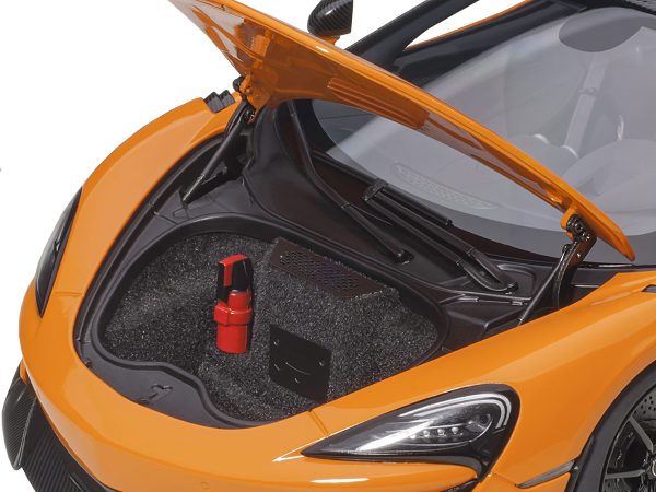 Mclaren 600LT Myan Orange and Carbon 1/18 Model Car by Autoart - Image 4