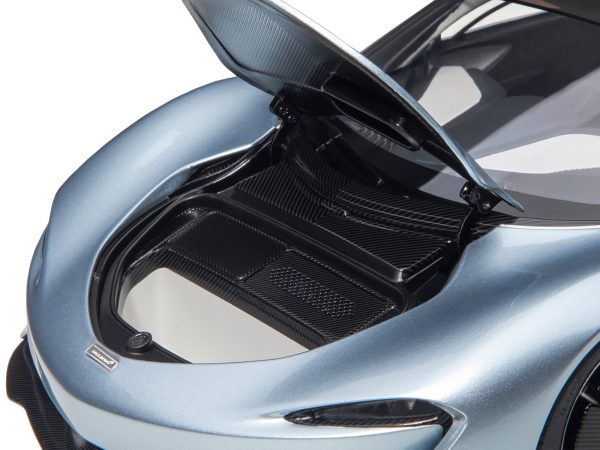 McLaren Speedtail Frozen Blue Metallic with Black Top and Suitcase Accessories 1/18 Model Car by Autoart - Image 3
