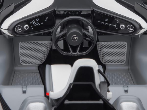 McLaren Speedtail Frozen Blue Metallic with Black Top and Suitcase Accessories 1/18 Model Car by Autoart - Image 4