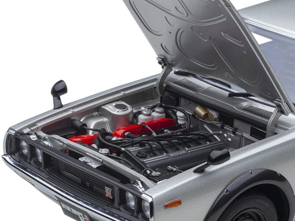 Nissan Skyline 2000GT-R (KPGC110) RHD (Right Hand Drive) Silver Metallic 1/18 Model Car by Autoart - Image 4