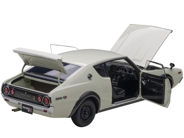Nissan Skyline 2000GT-R (KPGC110) RHD (Right Hand Drive) White 1/18 Model Car by Autoart - Image 2