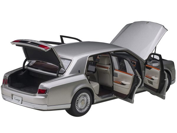 Toyota Century with Curtains RHD (Right Hand Drive) Silver Special Edition 1/18 Model Car by Autoart - Image 4