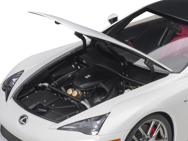 Lexus LFA Whitest White with Carbon Top 1/18 Model Car by Autoart - Image 4