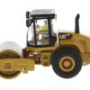CAT Caterpillar CS56 Smooth Drum Vibratory Soil Compactor with Operator "High Line" Series 1/87 (HO) Scale Diecast Model by Diecast Masters - Image 5