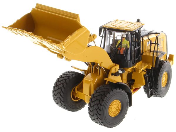 CAT Caterpillar 980 Wheel Loader Yellow with Operator "High Line Series" 1/50 Diecast Model by Diecast Masters - Image 4