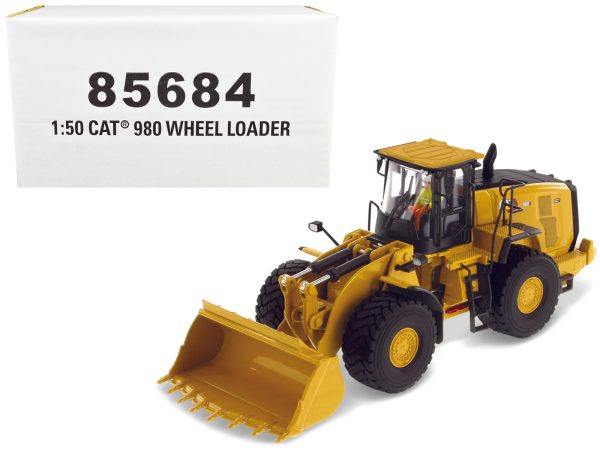 CAT Caterpillar 980 Wheel Loader Yellow with Operator "High Line Series" 1/50 Diecast Model by Diecast Masters - Image 5