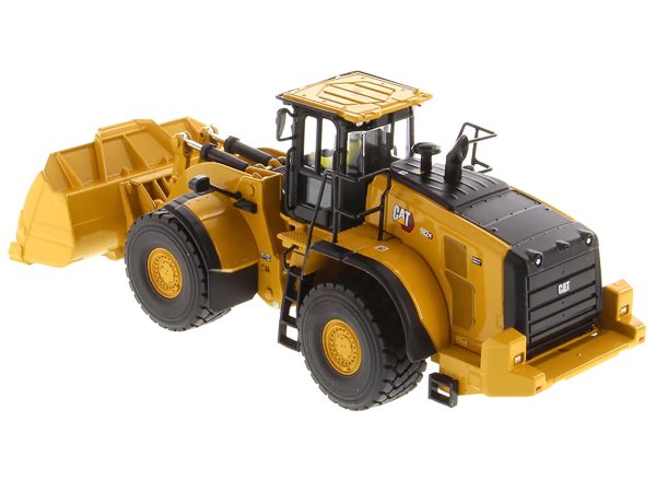 CAT Caterpillar 982 XE Wheel Loader Yellow with Operator "High Line Series" 1/50 Diecast Model by Diecast Masters - Image 4