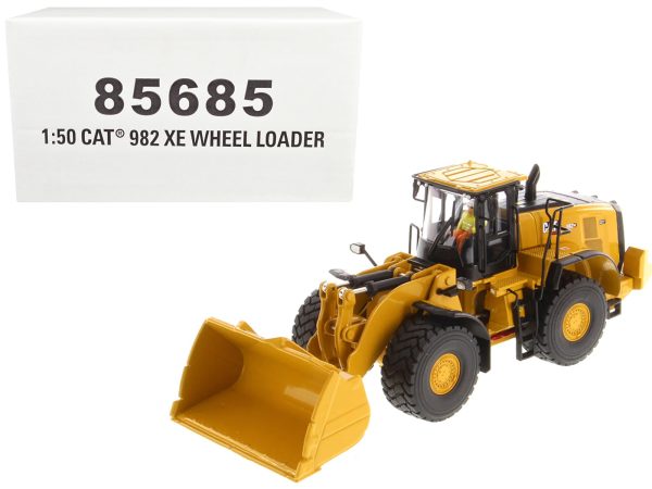 CAT Caterpillar 982 XE Wheel Loader Yellow with Operator "High Line Series" 1/50 Diecast Model by Diecast Masters - Image 5