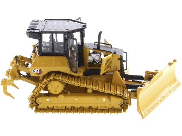 CAT Caterpillar D5 LGP VPAT Track Type Tractor Dozer Yellow with Operator "High Line" Series 1/50 Diecast Model by Diecast Masters - Image 4
