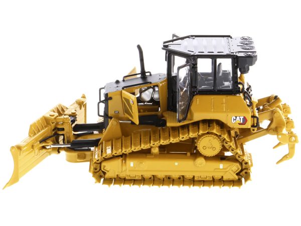 CAT Caterpillar D5 LGP VPAT Track Type Tractor Dozer Yellow with Operator "High Line" Series 1/50 Diecast Model by Diecast Masters - Image 3