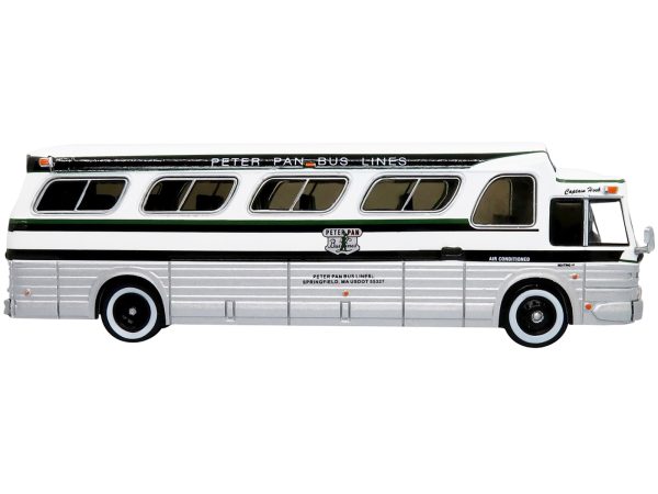 1966 GM PD4107 "Buffalo" Coach Bus "Peter Pan Bus Lines" Destination: "Providence" (Rhode Island) "Vintage Bus & Motorcoach Collection" 1/87 Diecast Model by Iconic Replicas - Image 2