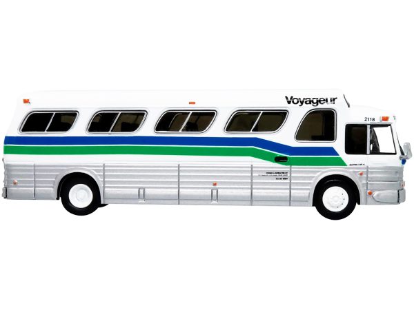 1966 GM PD4107 "Buffalo" Coach Bus "Voyageur Colonial" Destination: "Montreal Express" (Quebec Canada) "Vintage Bus & Motorcoach Collection" 1/87 Diecast Model by Iconic Replicas - Image 2