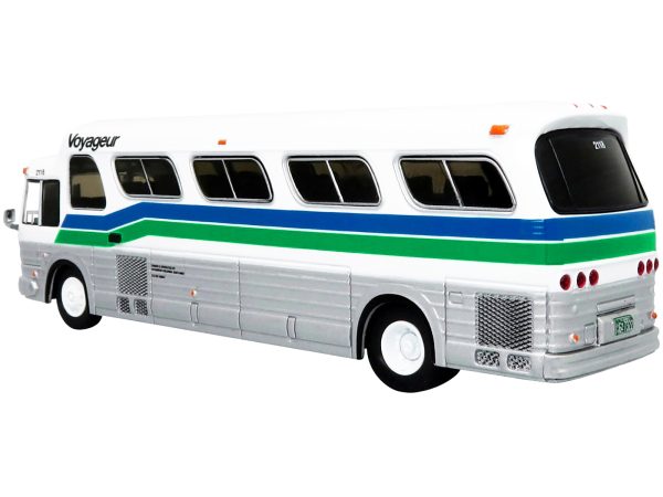 1966 GM PD4107 "Buffalo" Coach Bus "Voyageur Colonial" Destination: "Montreal Express" (Quebec Canada) "Vintage Bus & Motorcoach Collection" 1/87 Diecast Model by Iconic Replicas - Image 3
