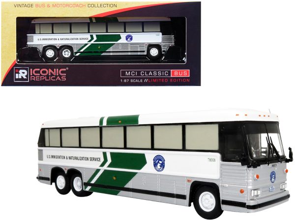 MCI MC-12 Coach Classic Bus "U.S. Immigration & Naturalization Service" "Vintage Bus & Motorcoach Collection" 1/87 Diecast Model by Iconic Replicas - Image 3