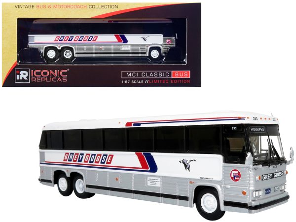 MCI MC-12 Coach Classic Bus "Grey Goose Lines" Destination: Winnipeg (Manitoba Canada) "Vintage Bus & Motorcoach Collection" 1/87 Diecast Model by Iconic Replicas - Image 3