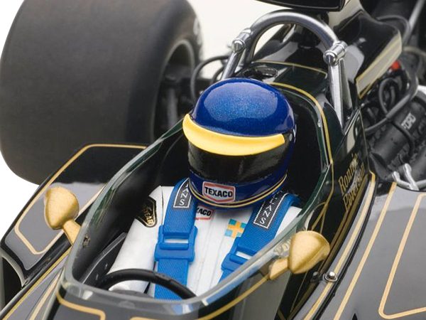 Lotus 72E 1973 Ronnie Peterson #2 with Driver Figurine in Cockpit 1/18 Model Car by Autoart - Image 4