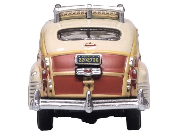 1942 Chrysler Town & Country Woody Wagon Catalina Tan with Wood Panels and Roof Rack 1/87 (HO) Scale Diecast Model Car by Oxford Diecast - Image 3