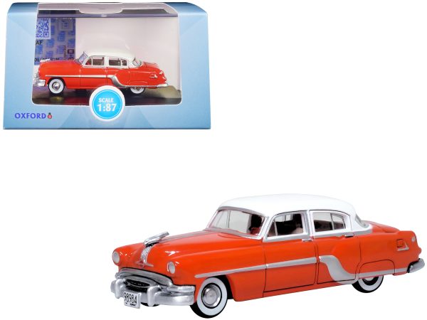 1954 Pontiac Chieftain 4 Door Coral Red with Winter White Top 1/87 (HO) Scale Diecast Model Car by Oxford Diecast - Image 4