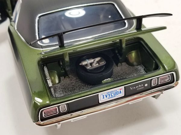 1971 Plymouth Hemi Barracuda Ivy Green with Black Graphics and Black Vinyl Top Limited Edition to 276 pieces Worldwide 1/18 Diecast Model Car by ACME - Image 2