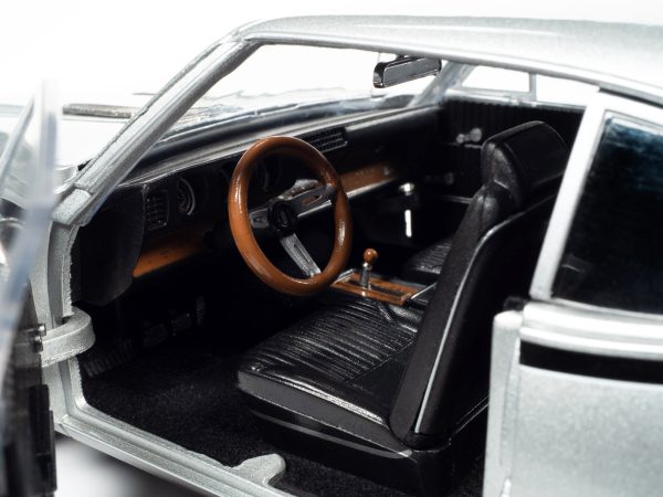 1968 Oldsmobile Cutlass "Hurst" Peruvian Silver Metallic with Black Stripes "Muscle Car & Corvette Nationals" (MCACN) 1/18 Diecast Model Car by Auto World - Image 3