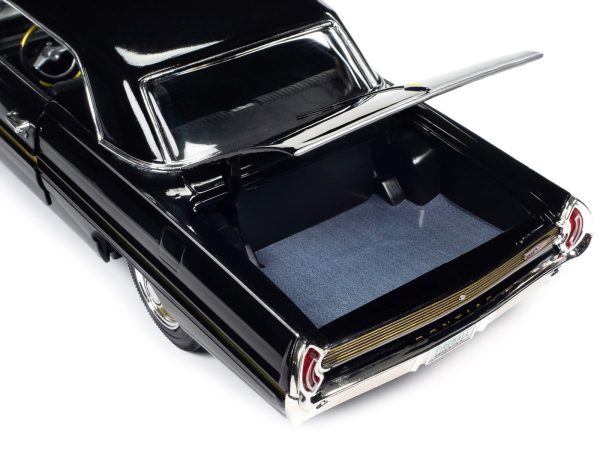1962 Pontiac Grand Prix "Fireball Roberts Edition" Starlight Black with Gold Stripes 1/18 Diecast Model Car by Auto World - Image 2
