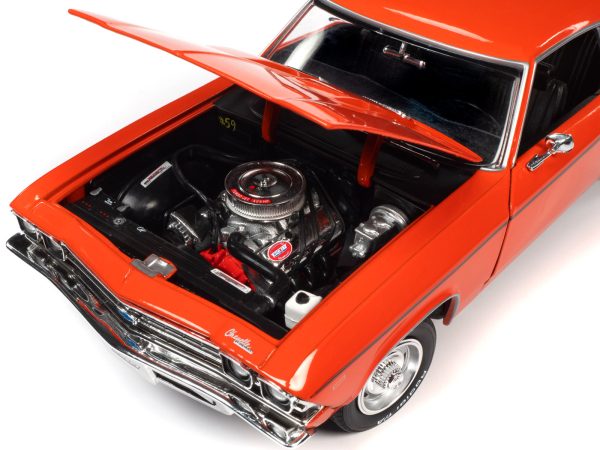 1969 Chevrolet "Nickey" Chevelle Hugger Orange with Black Stripes "Muscle Car & Corvette Nationals" (MCACN) 1/18 Diecast Model Car by Auto World - Image 4
