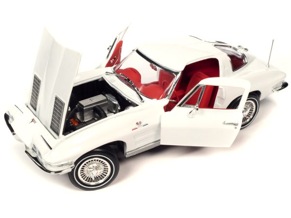 1963 Chevrolet Corvette Z06 Split-Window Coupe Ermine White with Red Interior "Muscle Car & Corvette Nationals" (MCACN) "American Muscle" Series 1/18 Diecast Model Car by Auto World - Image 3