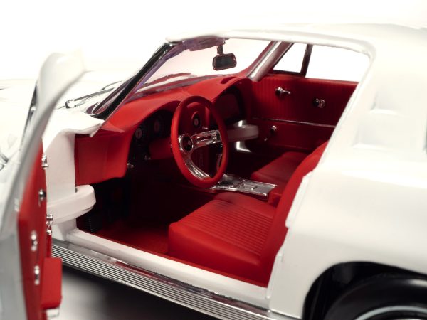 1963 Chevrolet Corvette Z06 Split-Window Coupe Ermine White with Red Interior "Muscle Car & Corvette Nationals" (MCACN) "American Muscle" Series 1/18 Diecast Model Car by Auto World - Image 2