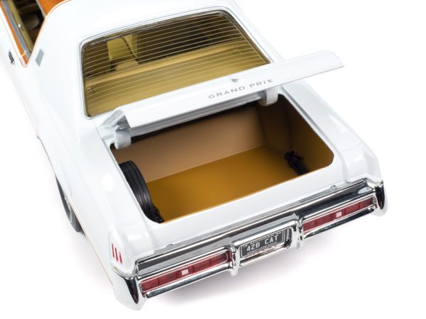 1969 Pontiac Royal Bobcat Grand Prix Model J Cameo White with Firefrost Gold Hood and Top with Gold Interior "American Muscle" Series 1/18 Diecast Model Car by Auto World - Image 5