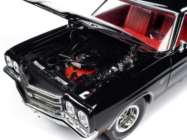 1970 Chevrolet Chevelle SS Tuxedo Black with White Stripes and Red Interior "Hemmings Muscle Machines Magazine Cover Car" (May 2011) "American Muscle" Series 1/18 Diecast Model Car by Auto World - Image 5