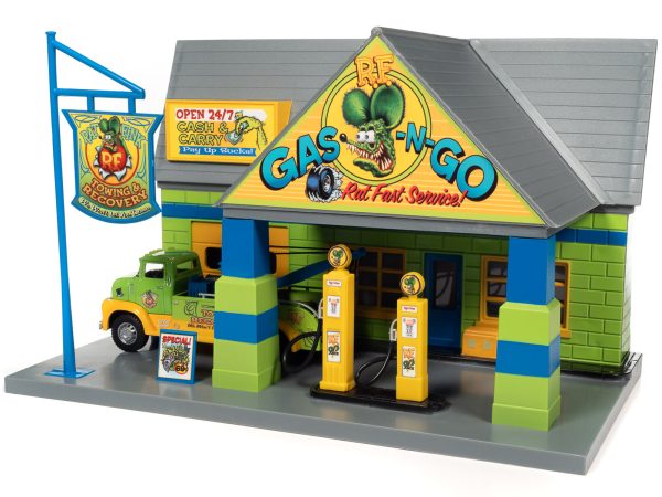 "Rat Fink Towing & Recovery" Garage and Tow Truck Diorama Set for 1/32 Scale Models by Auto World - Image 4