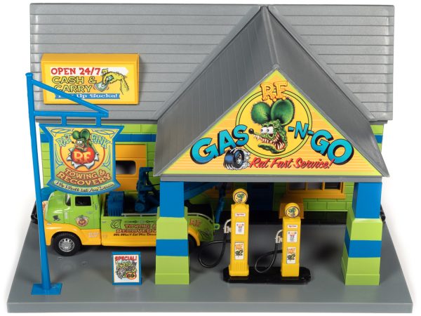 "Rat Fink Towing & Recovery" Garage and Tow Truck Diorama Set for 1/32 Scale Models by Auto World - Image 5