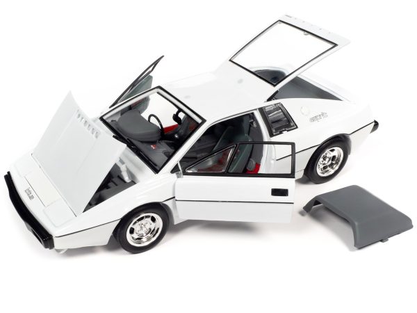 Lotus Esprit S1 Submarine Car White James Bond 007 "The Spy Who Loved Me" (1977) Movie "Silver Screen Machines" Series 1/18 Diecast Model Car by Auto World - Image 3
