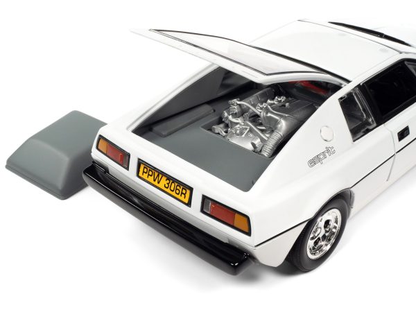Lotus Esprit S1 Submarine Car White James Bond 007 "The Spy Who Loved Me" (1977) Movie "Silver Screen Machines" Series 1/18 Diecast Model Car by Auto World - Image 2
