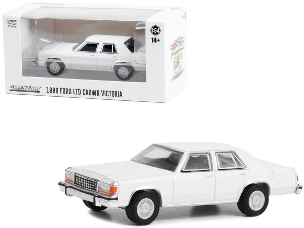 1980-1991 Ford LTD Crown Victoria Police White "Hot Pursuit" "Hobby Exclusive" Series 1/64 Diecast Model Car by Greenlight - Image 2